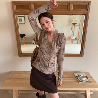 Beautiful slim-fit lace-trimmed streamer v-neck long-sleeved bottoming shirt