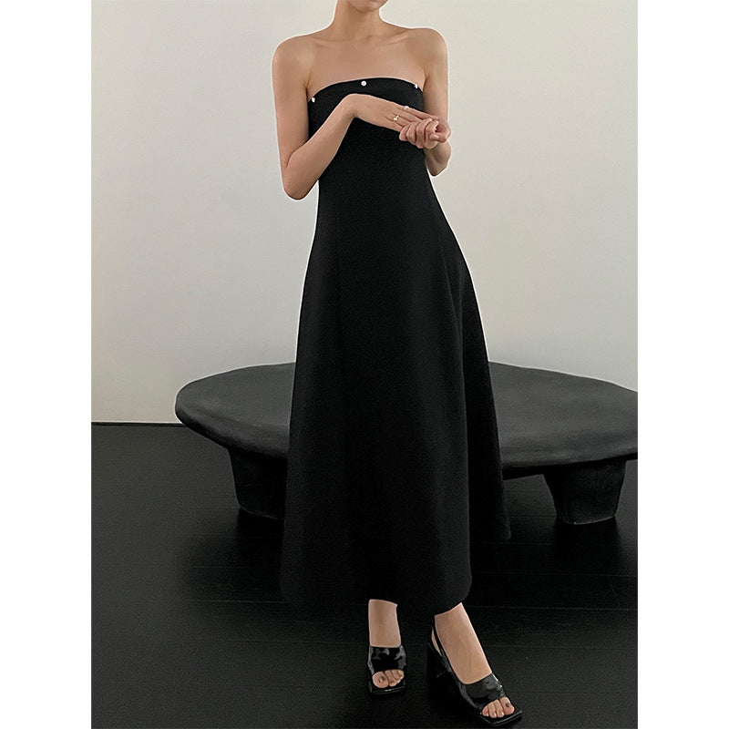 One-word shoulder dress for two women wearing a dress dress
