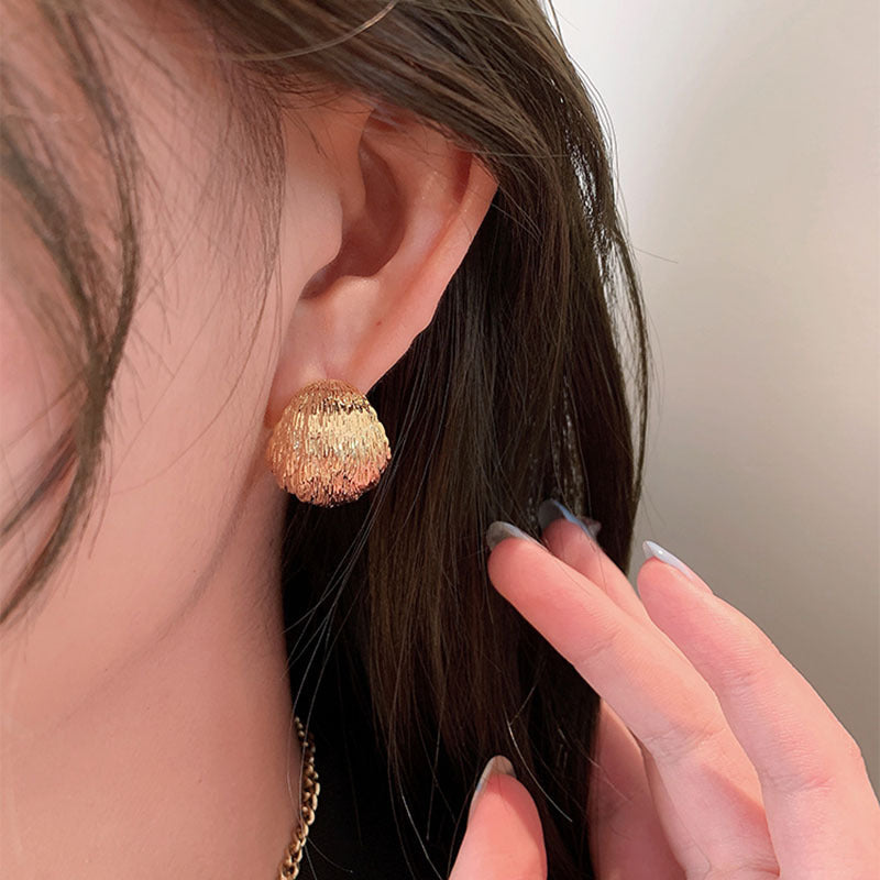 Niche design sense advanced cold wind light luxury gold stud earrings texture ball earrings