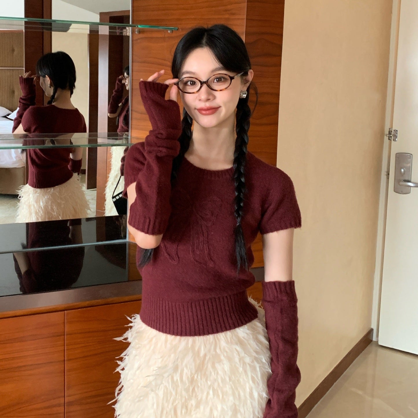 Sweet age-reducing embroidered bow sleeve sweater
