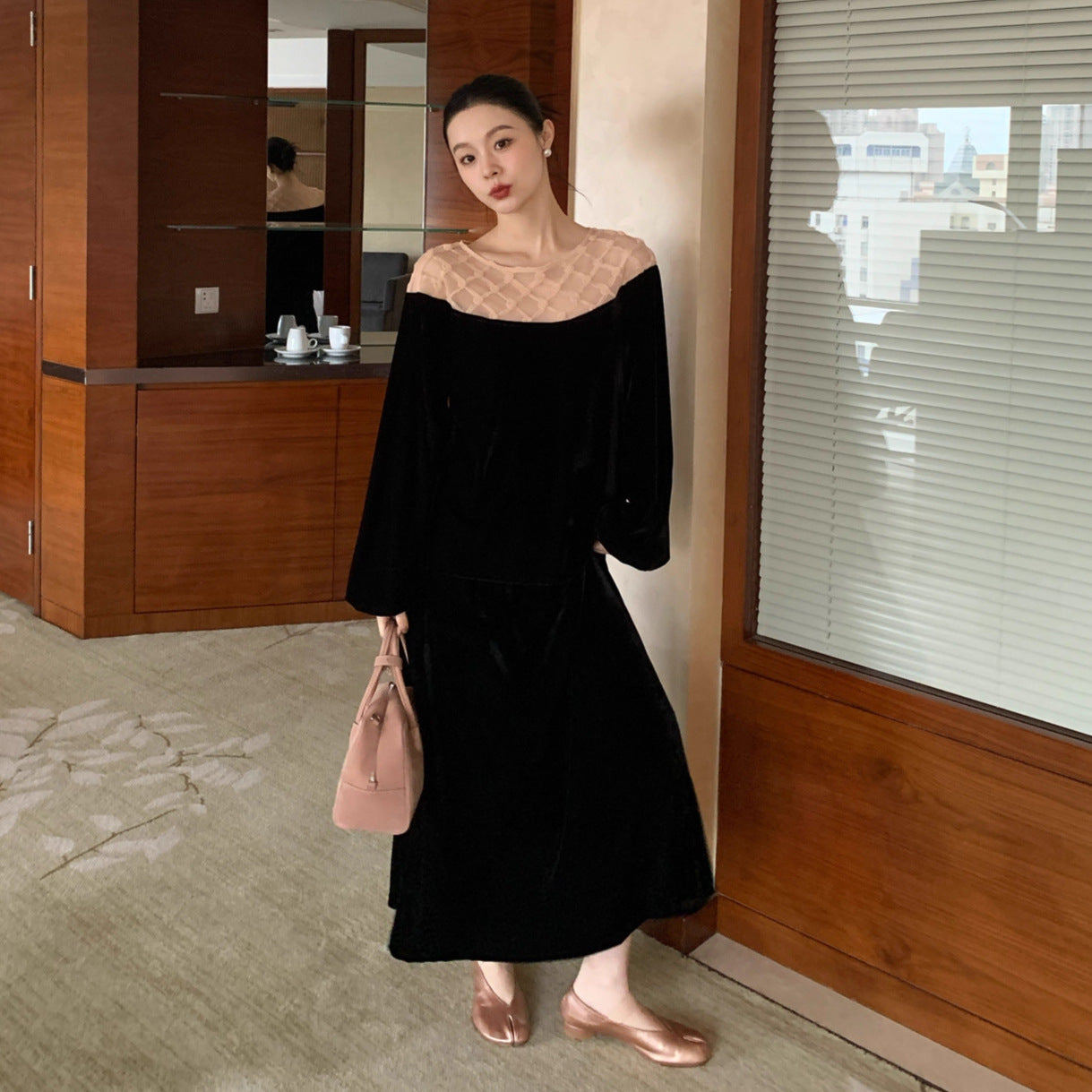 Women's Contrast Color Velvet Crew Neck Long Sleeve Pullover Top