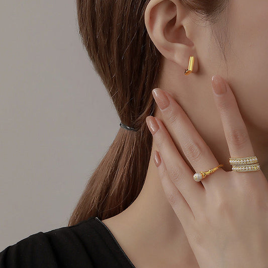 Simple and cold wind geometric earrings niche design high sense fashion small K gold ear buckle stud earrings jewelry