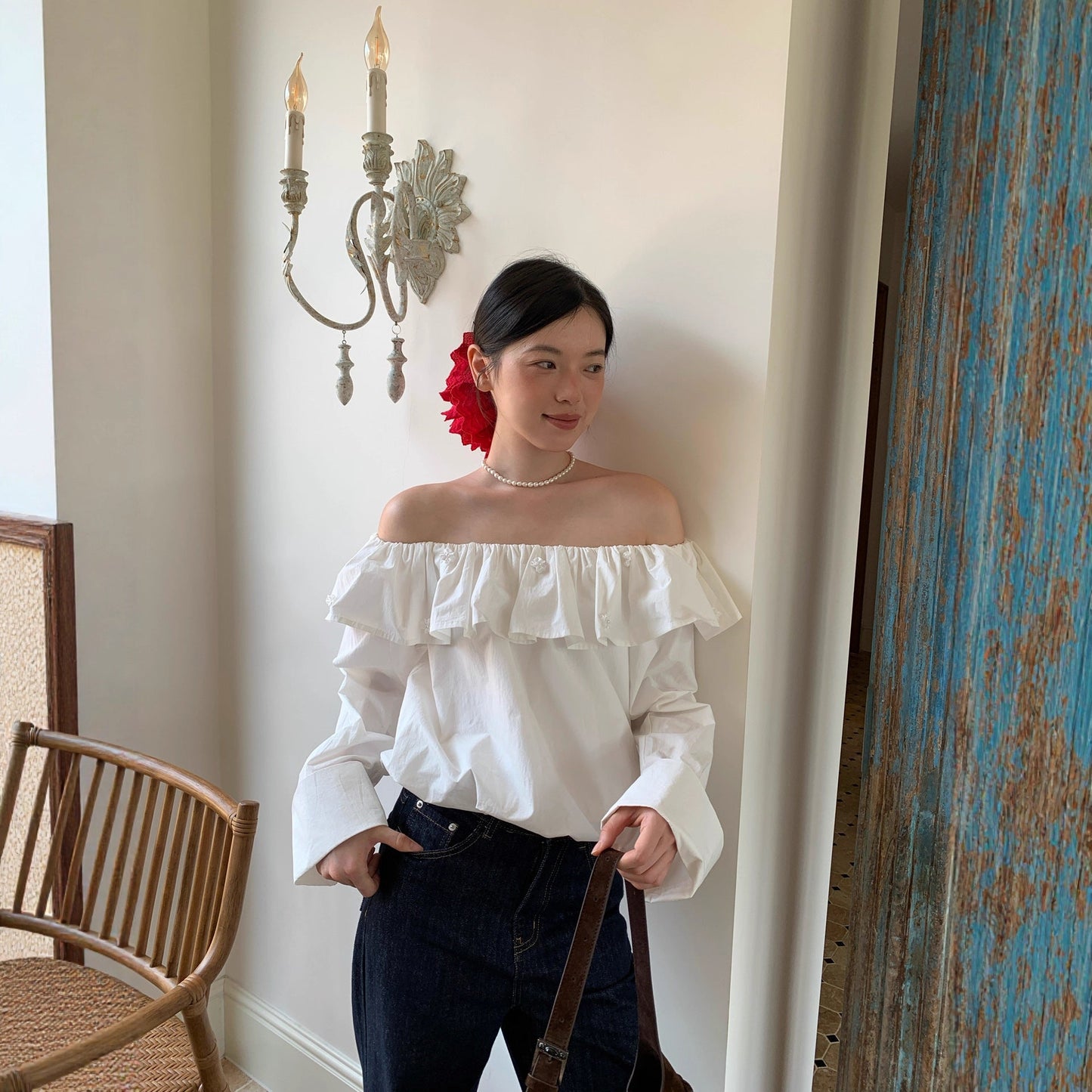 Sweet white ruffle design long-sleeved shirt
