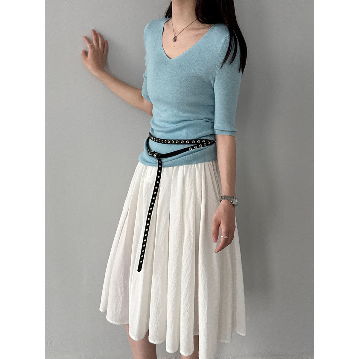 Soft and glutinous skin-friendly wool gentle style V-neck knitted sweater women's spring slim three-quarter sleeve T-shirt