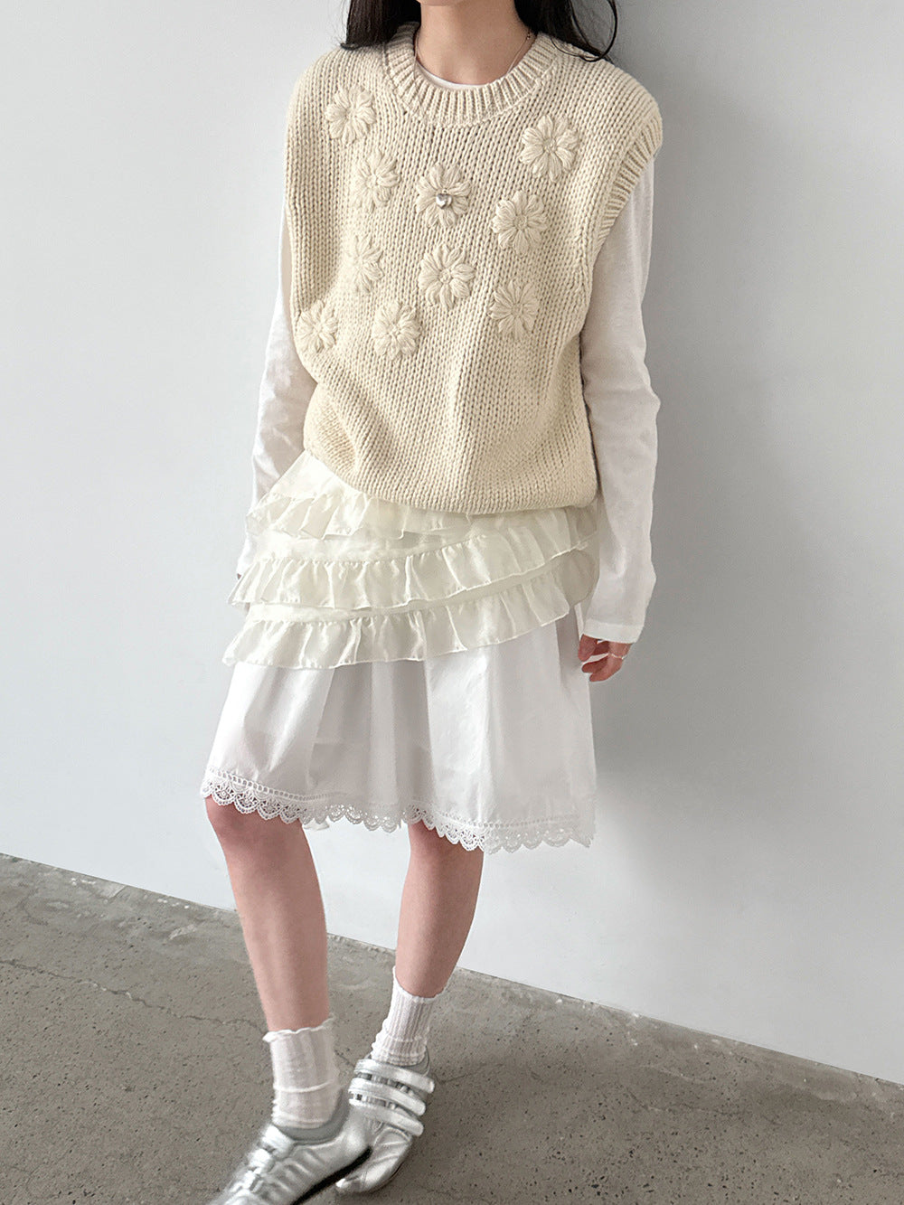 Three-dimensional flower knitted vest women's early spring Korean smart sense stacked wool vest top