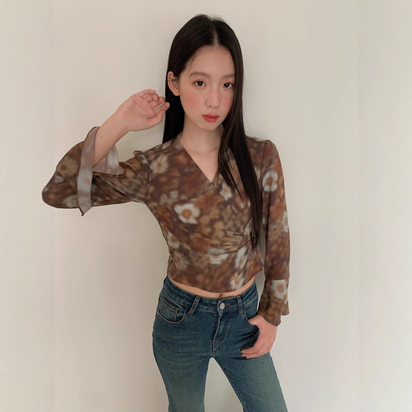 Coffee long-sleeved waist v-neck one-piece shirt