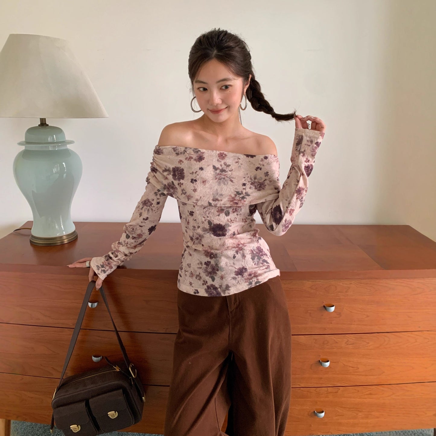 French coffee break beautiful and thin slim one-word shoulder floral bottoming shirt