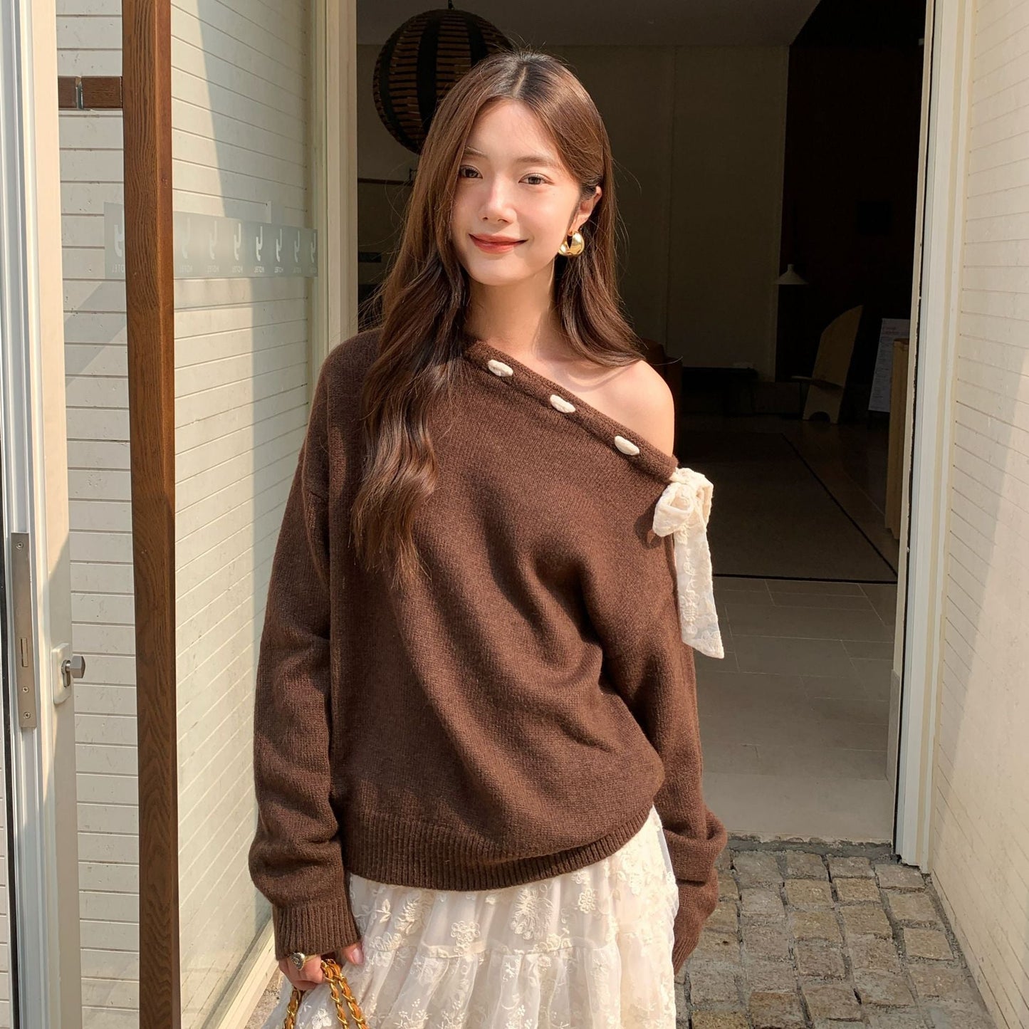Atmospheric leopard print strap design diagonal neck off-the-shoulder sweater