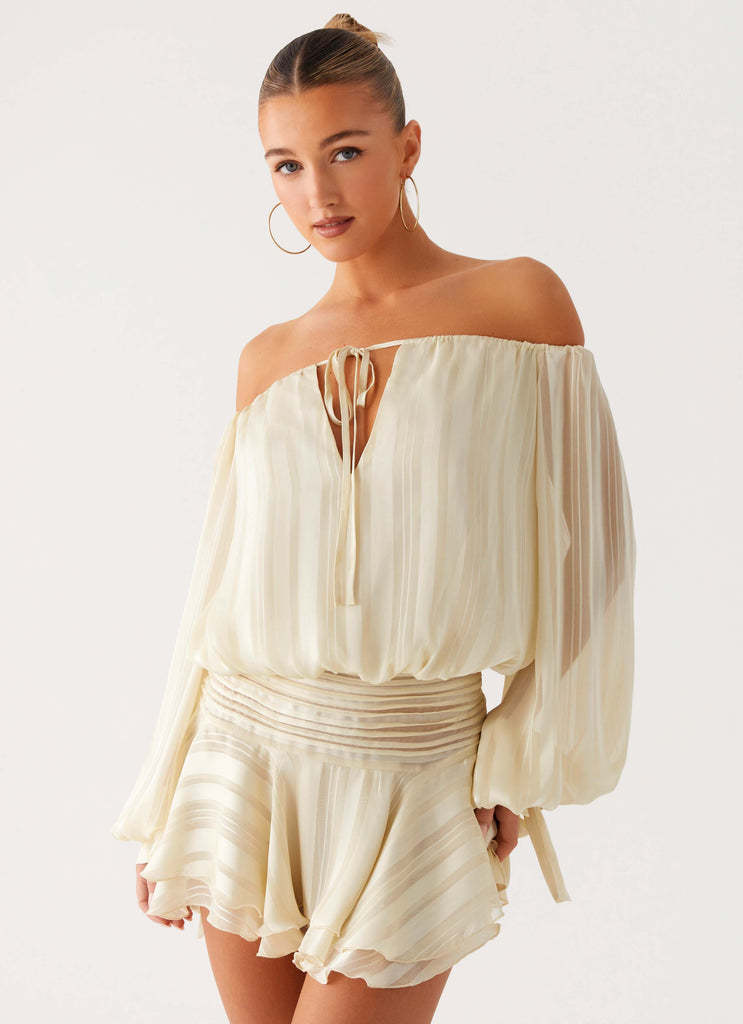 Summer new off-shoulder commuting fashionable and sexy pleated suit