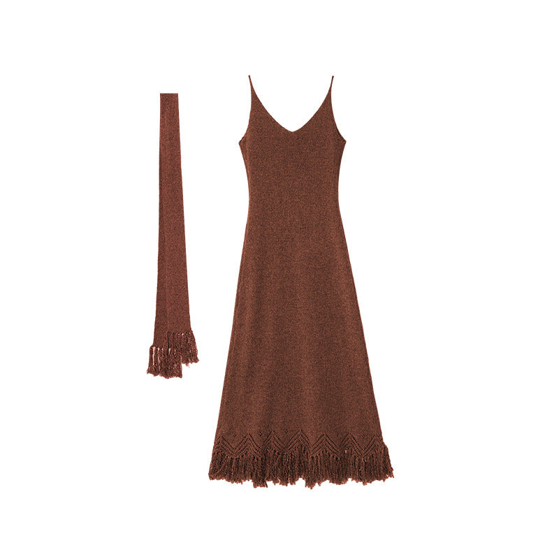 Slim-fit V-neck fringed inside with knitted suspender dress