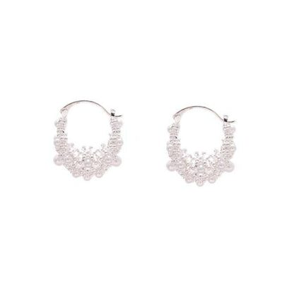 Retro pearl hollow earrings light luxury high-end ear buckle pearl flower basket personalized design unique and beautiful earrings