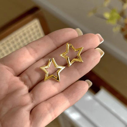 Simple five-pointed star ear buckle hollow star earrings three-dimensional jewelry women's exquisite folded star earrings versatile jewelry