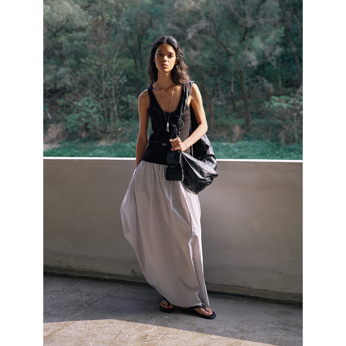 The cotton feels irregular, elastic and thin, lazy, loose pendulum medium and long skirt.