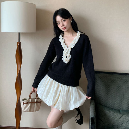 Sweet age-reducing V-neck loose sweater with fungus edge