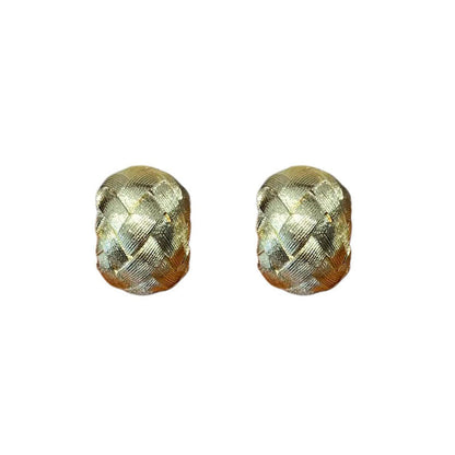 Silver needle cross-grain round C-shaped earrings light luxury high-end stud earrings fashionable simple design earrings