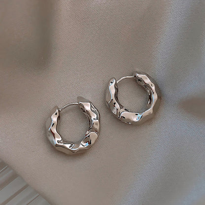 Light luxury ear buckle niche design high-end metal circle earrings new popular gold earrings earrings