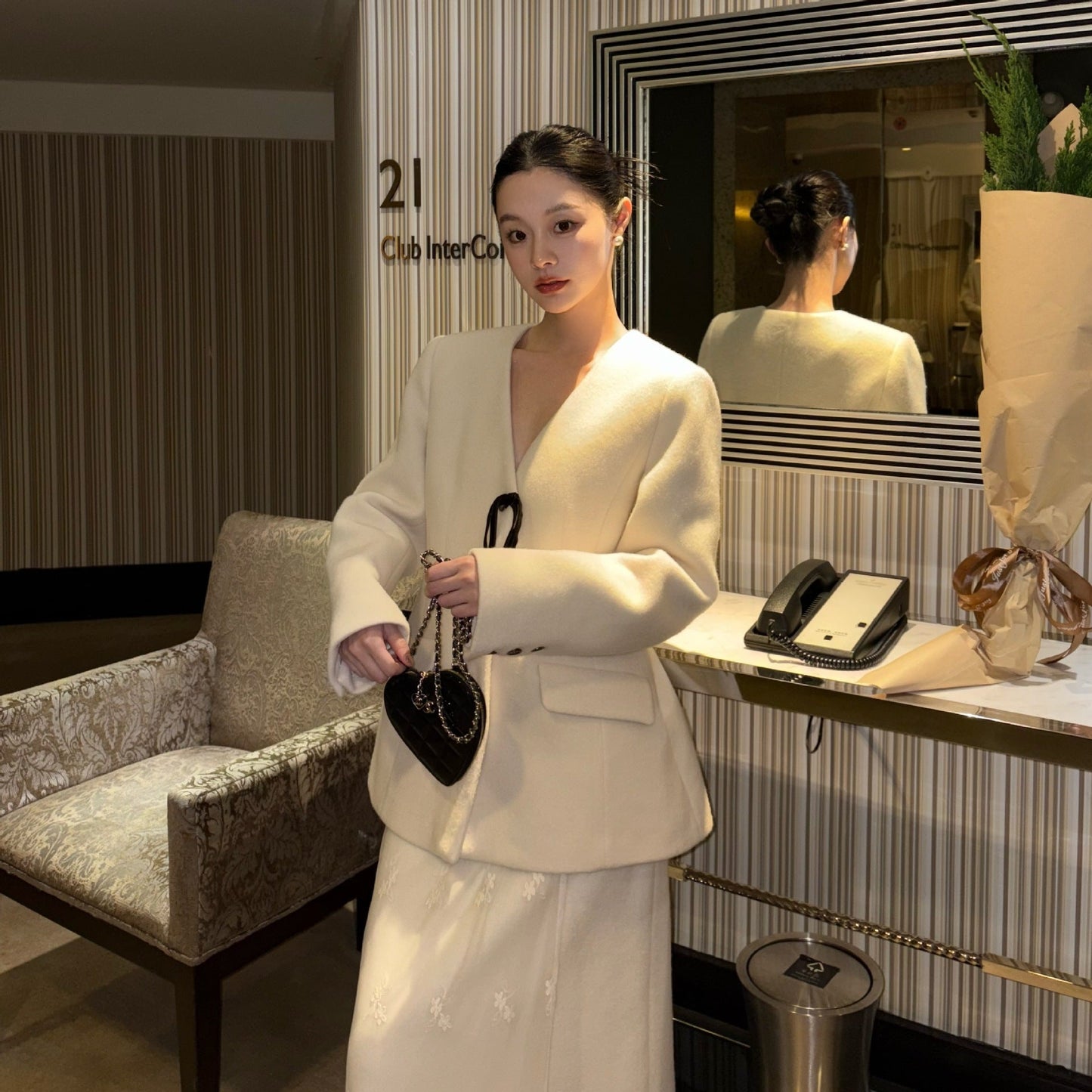 Small suit waist single row v-neck woolen jacket