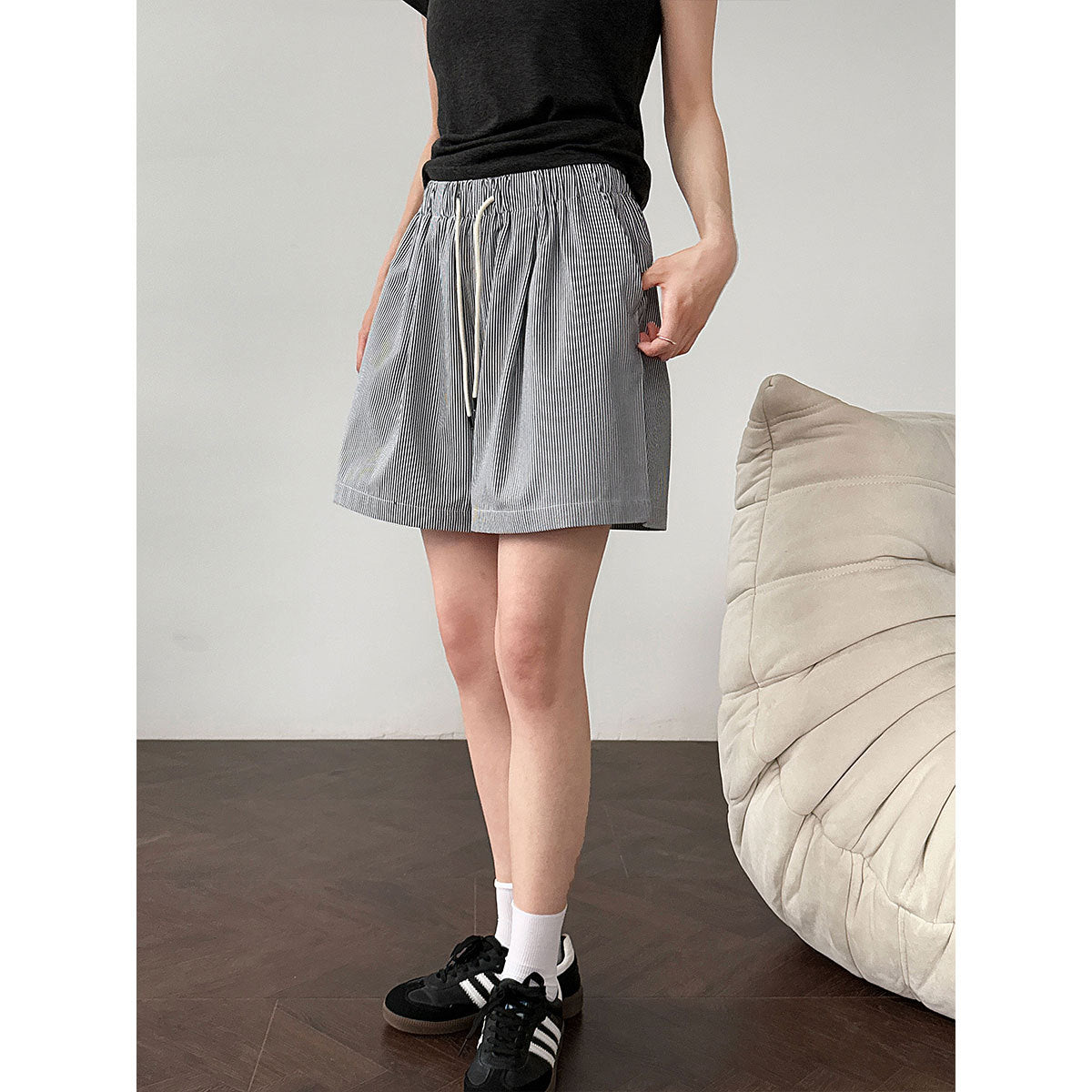 Korean style minimalist retro vertical striped casual hot pants - women's summer new high-waisted slimming a-line shorts