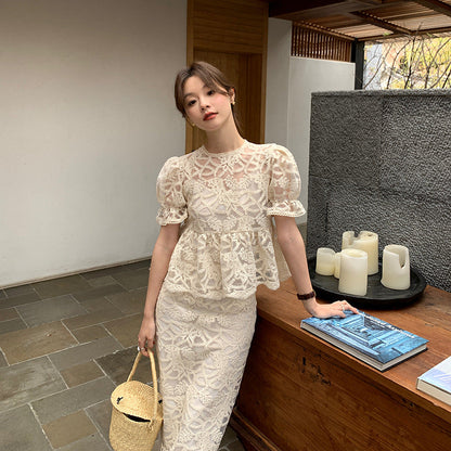 Hollow bubble sleeve lace top