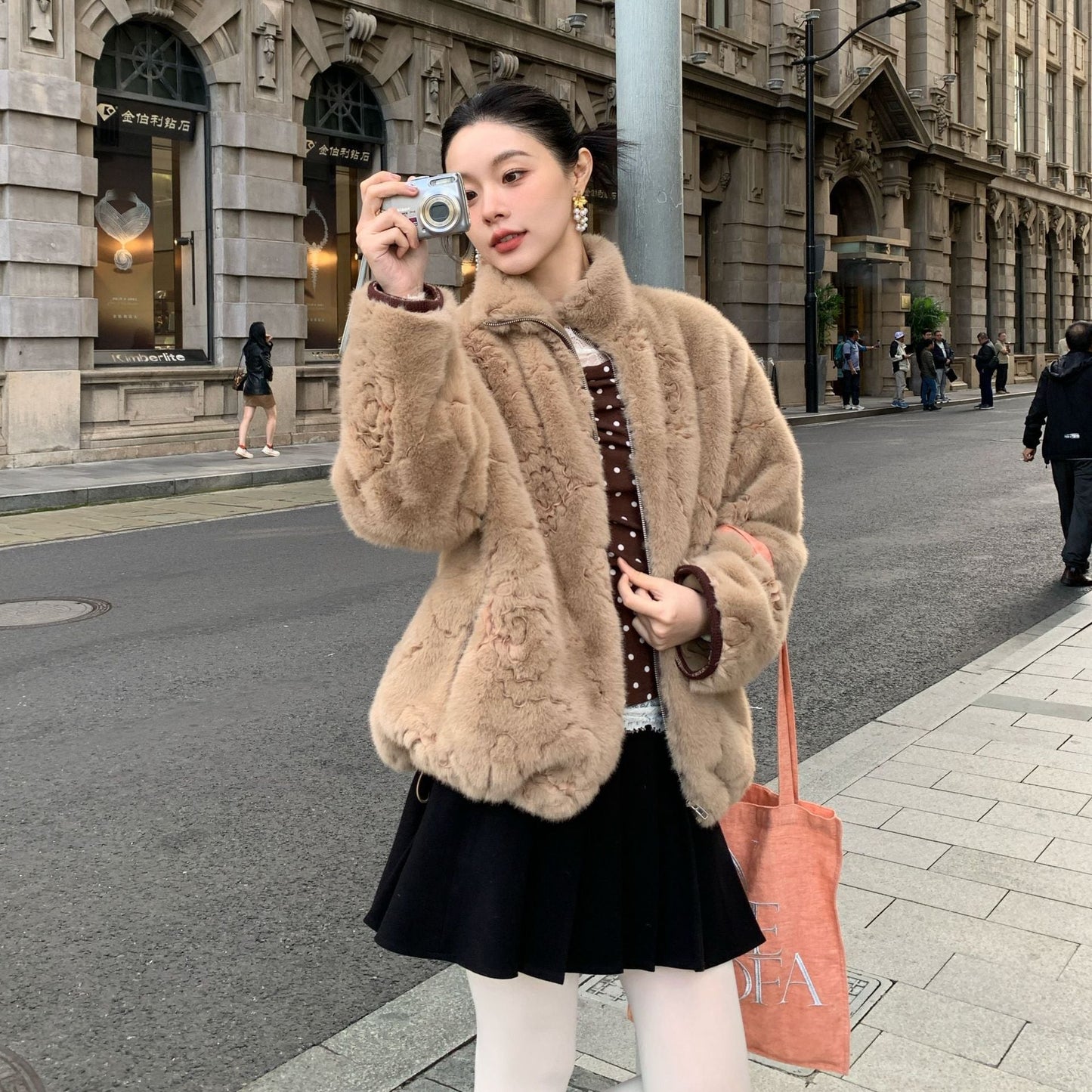 Fur integrated thermal stand-up collar plush short jacket