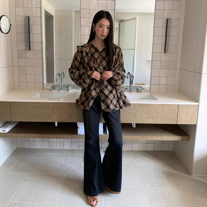 Versatile and slim high-waisted dark gray fashion slightly pulled jeans