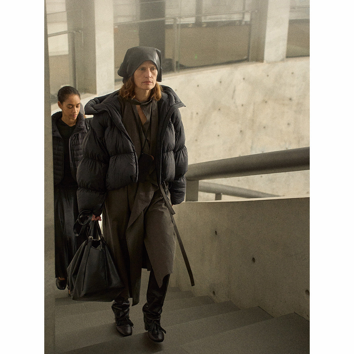 Hooded warm cloud-like light and super soft gall-free puff short down jacket