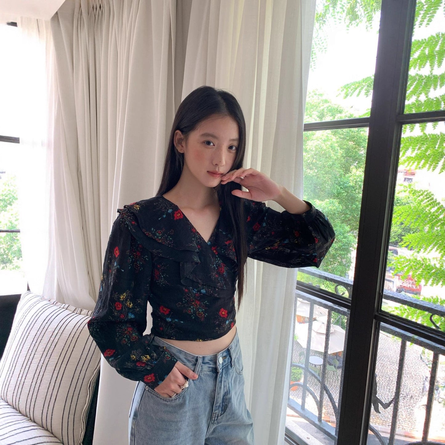 Autumn French brilliant age-reducing short strap floral ruffle edge shirt