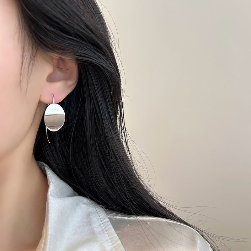 Super flash disc ear hook, advanced sense, European and American celebrity temperament, fashionable design, exaggerated oval large sequin earrings