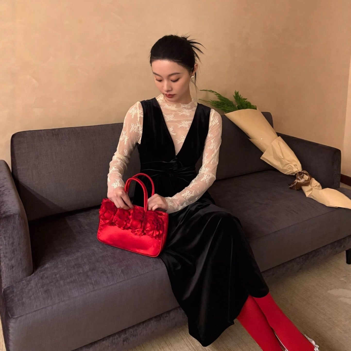 Skinny waist velvet deep V sleeveless dress