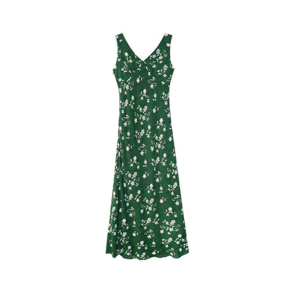 Slim-fitting lines and beautiful floral V-neck sleeveless dress