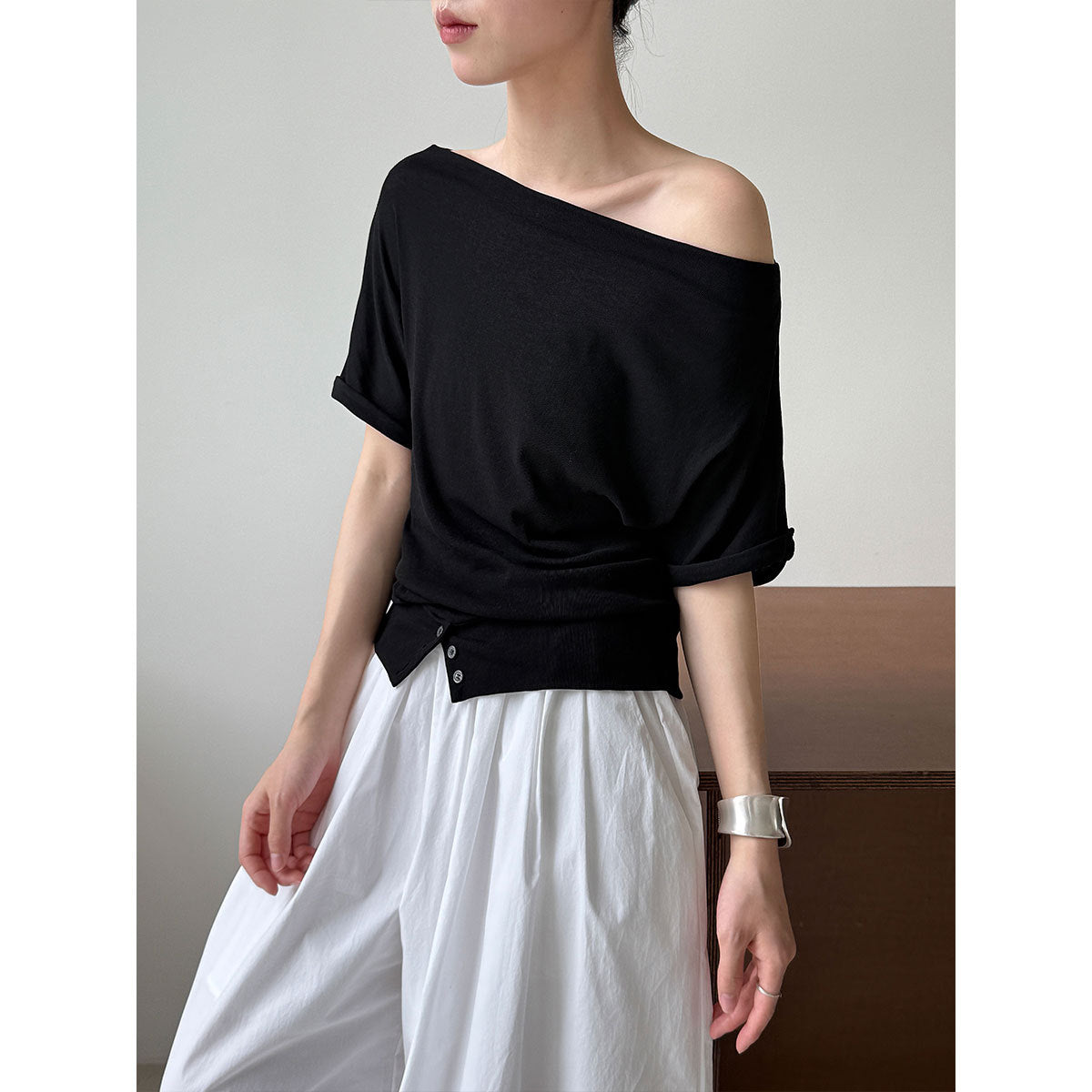 Slanted shoulder hem waist one-shoulder T-shirt women's summer new niche design sense Korean simple short sleeves