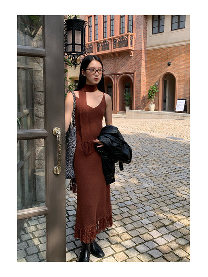 Slim-fit V-neck fringed inside with knitted suspender dress