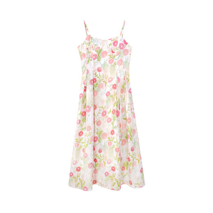 Romantic vacation style age-reducing floral suspender dress