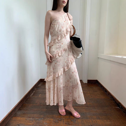 Sweet age-reducing fungus edge floral one-shoulder suspender dress