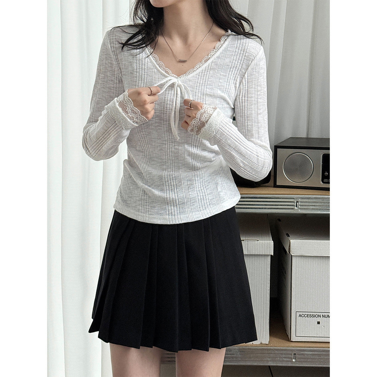Korean V-neck lace bow long-sleeved T women's early spring new slim-fit bottoming shirt