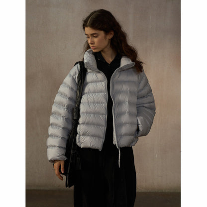 Light and warm, simple and fluffy stand-up collar ribs, quilted commuting and thin down jacket