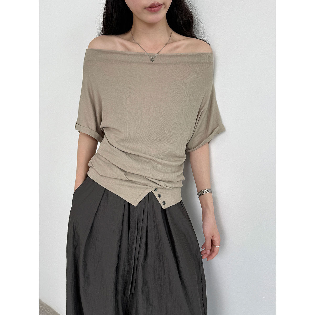 Slanted shoulder hem waist one-shoulder T-shirt women's summer new niche design sense Korean simple short sleeves