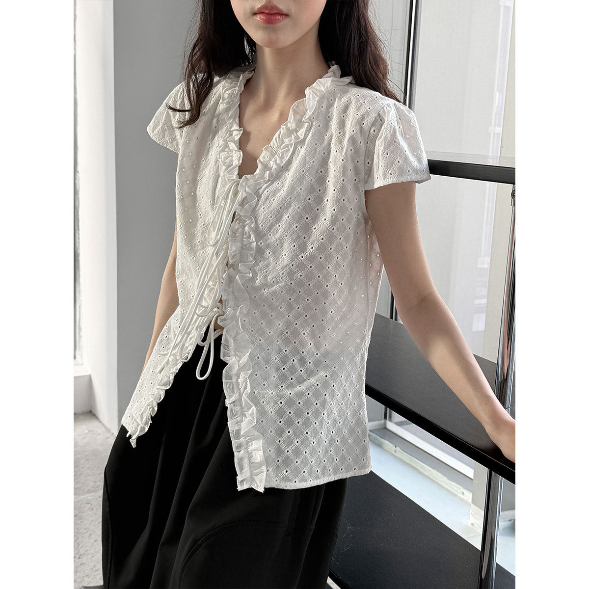 French sweet fungus edge V-neck short-sleeved women's summer new hollow embroidered strap shirt