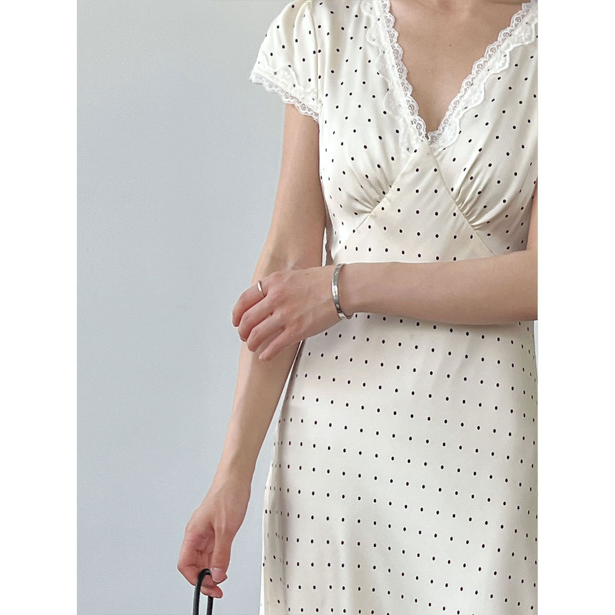 French V-neck lace splicing dress women's summer new polka dot temperament waist and thin dress