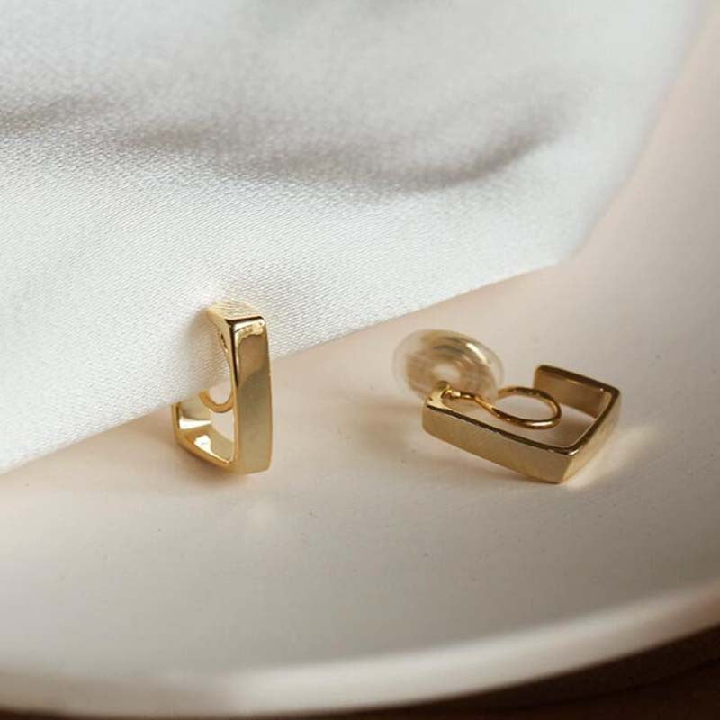 Premium French mosquito coil disc ear clips, metal without ear piercings, can be worn by women's simple commuting square design women's earrings