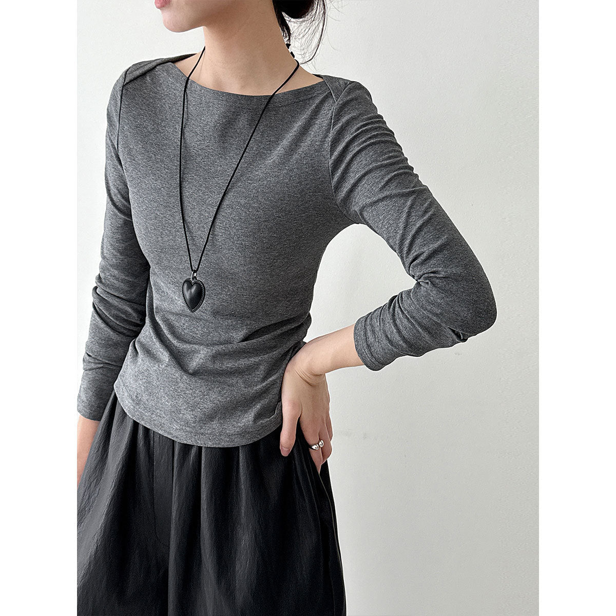 Retro high-intelligence boat collar design sense with long-sleeved T-shirt inside women's autumn slim-fitting and thin Spice Girl top
