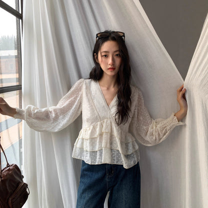 Chic design ruffled long-sleeved v-neck shirt
