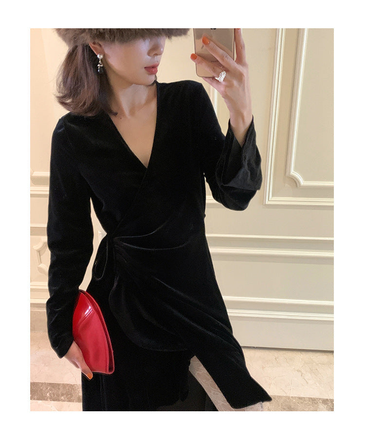 Black velvet dress with an irregular temperament at the waist