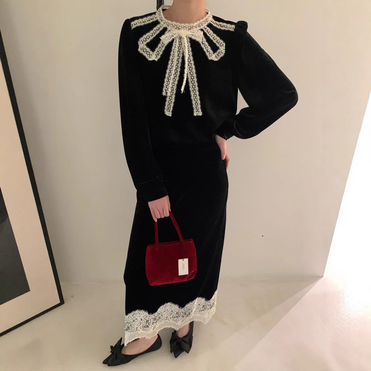 Vintage Lace Design Sense Long Sleeve Crew Neck Velvet Sweater