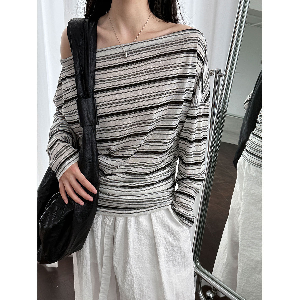 Light and thin sunscreen long-sleeved T-shirt for women~ Korean summer waist and thin one-word collar slanted shoulder striped top