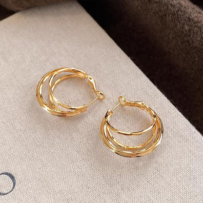 Gold circle earrings, new three-line high-end, unique earrings, fashionable and personalized ins stud earrings, women's earrings.