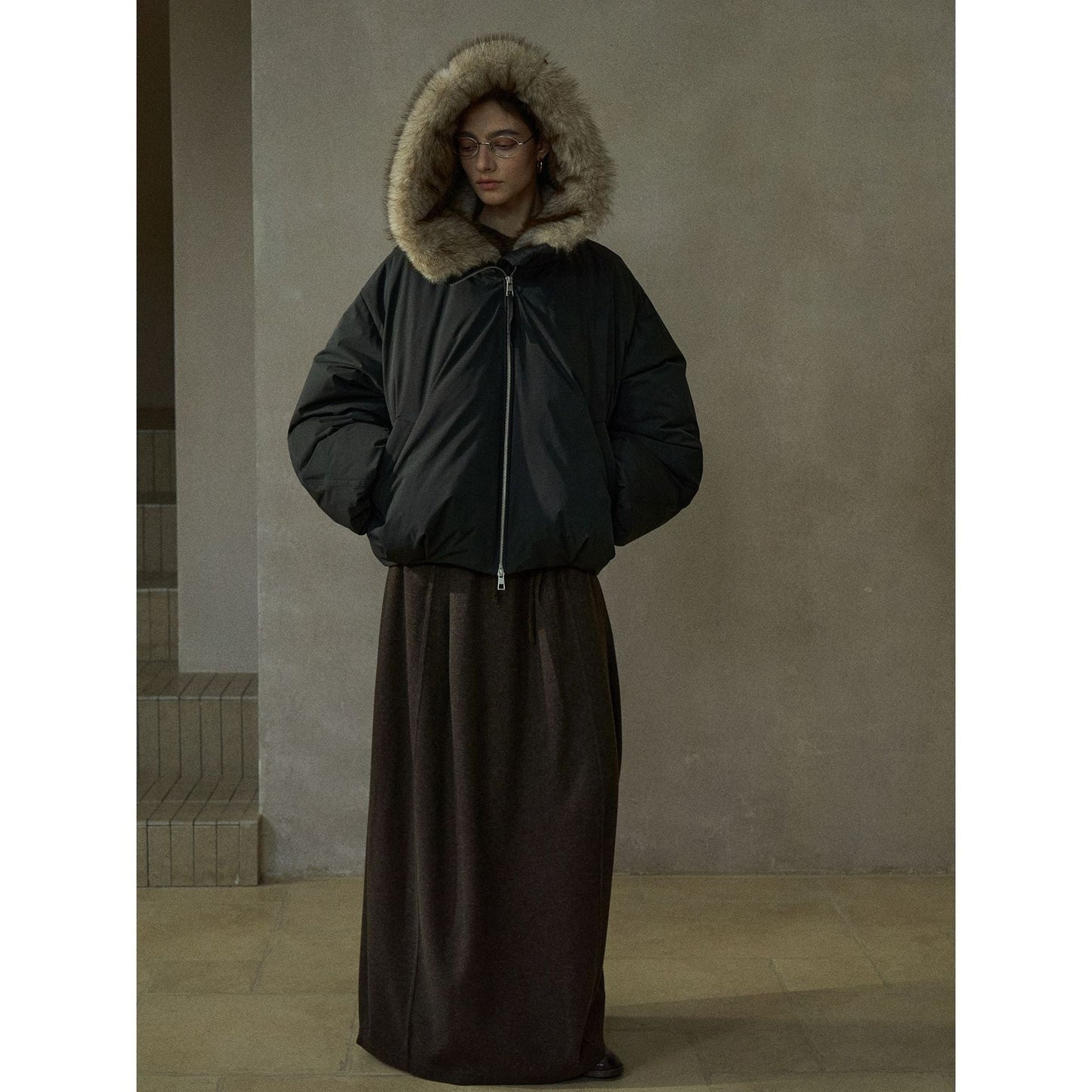 Winter eco-friendly fur hooded balloon-shaped volume-sensitive silhouette down jacket