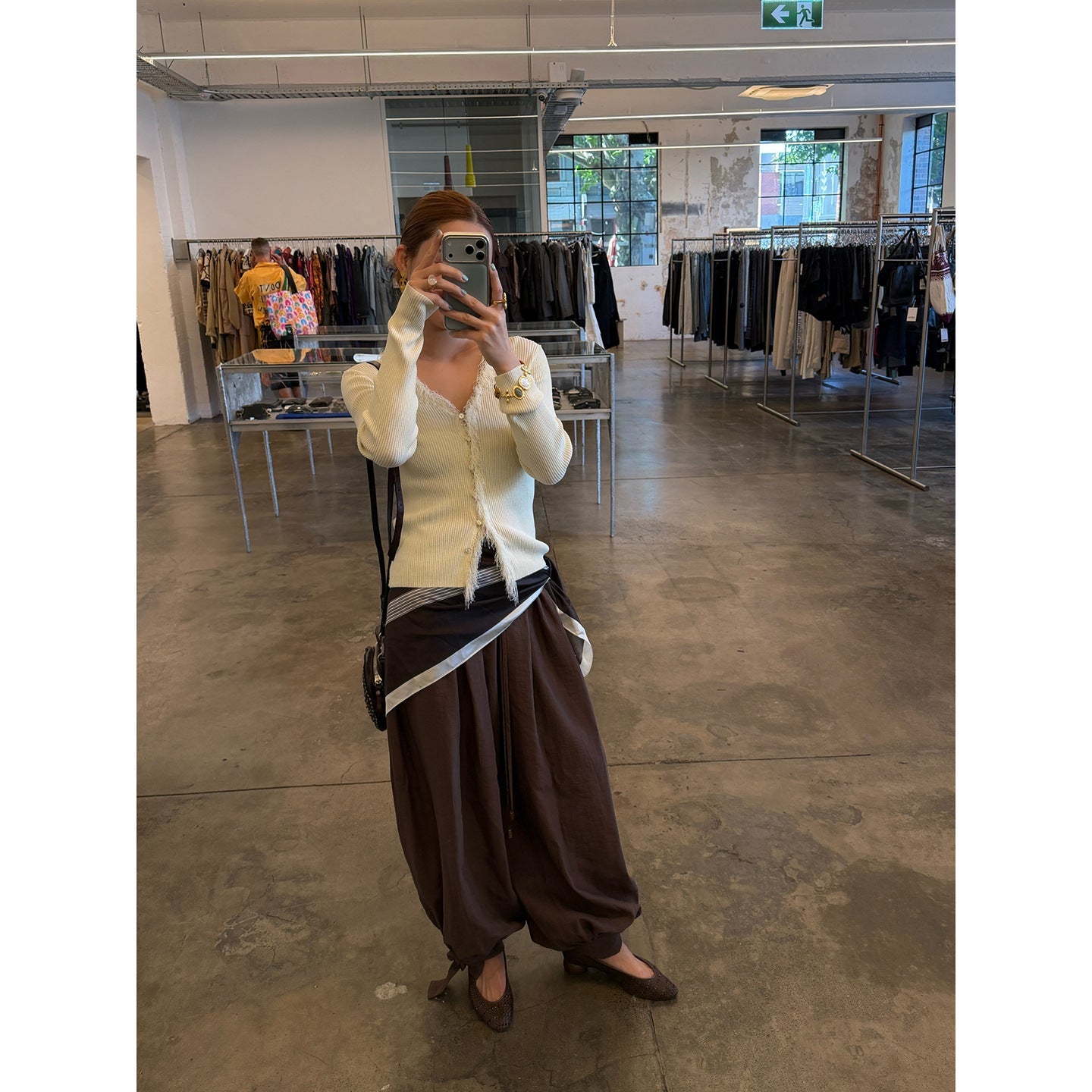 Lazy drape, slimming elastic waist, wide-leg pants