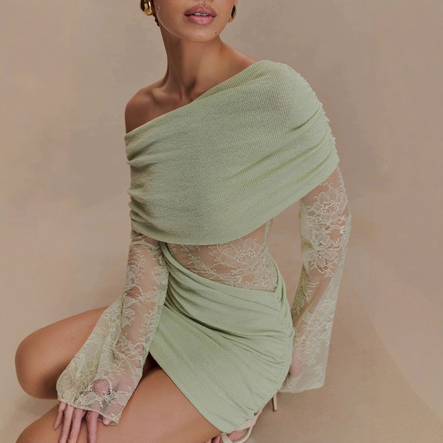 Hot girl sexy one-shoulder dress