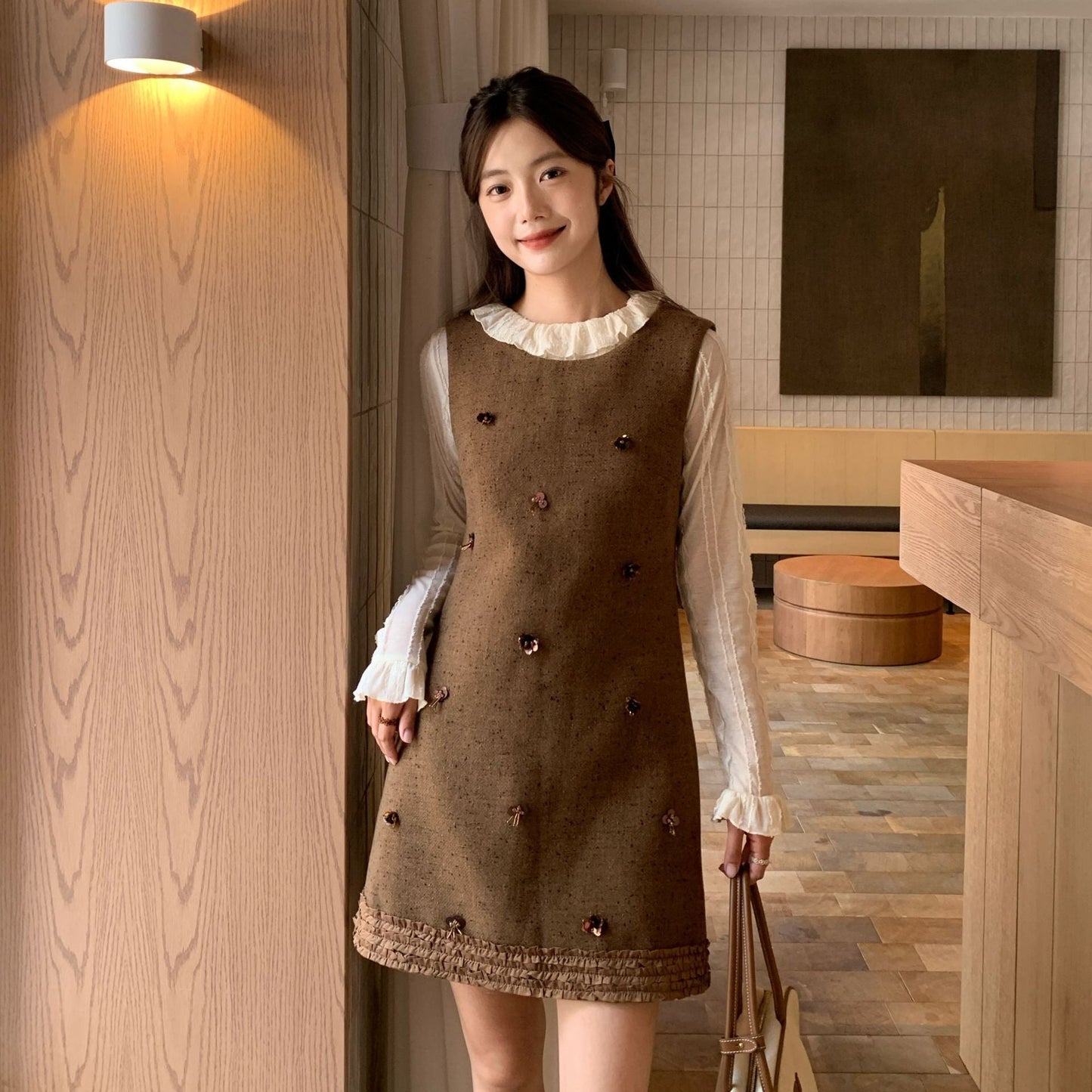 Retro age reduction and thin stacking sleeveless crew neck vest dress women